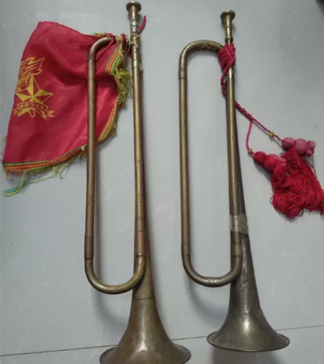 青年号两个！ 品相如图！时间太长了焊点开焊...