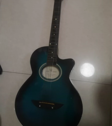二手吉他，没包装，不邮寄，可自提，如图 感...