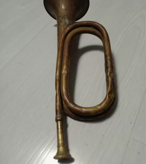 老铜号,有磕不漏气,能吹响,几十年的老物件...