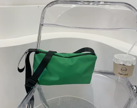 新款韩版包包牛津布休闲简约大容量斜挎健身包...