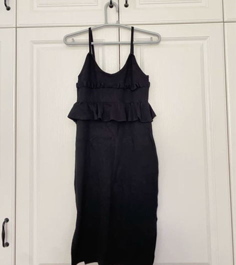 爱居兔实体店购入，黑色吊带针织裙，Ｍ码，胸...