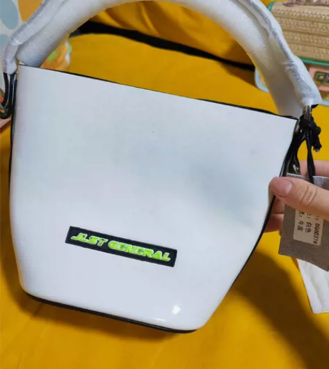 真皮牛皮时尚个性彩色亮面水桶小包斜跨单肩休...