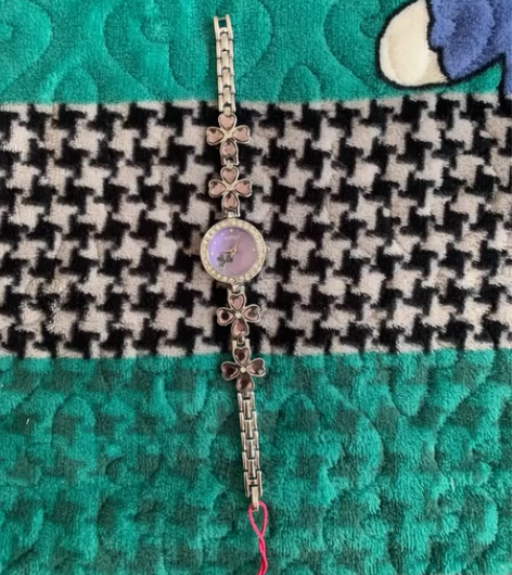 金米欧手表哦 没带过。没电了。喜欢拍下就好...