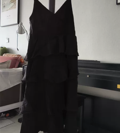 m码黑色褶皱中长款蛋糕裙，全新吊牌拆掉了，...