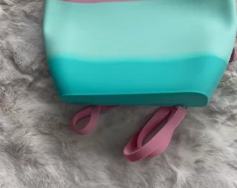 糖果色防水包，美国买的，有个配套的手环。原...