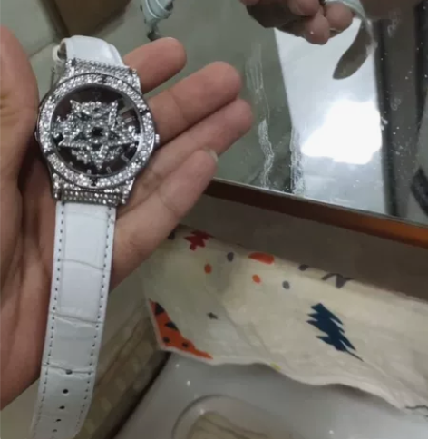 高价回DAVENA五芒星手表?? 给我发照...