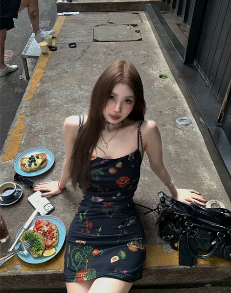 Tongiiuu 迷迭海瑟薇 碎花吊带连衣...