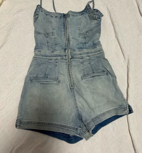 标价包邮 牛仔连体短裤 买小了仅试穿 适合...