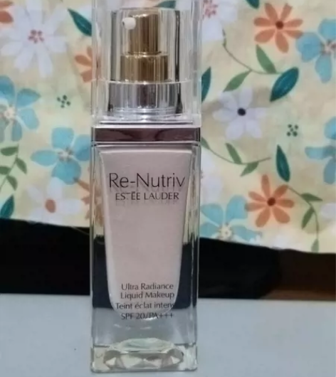 雅诗兰黛白金粉底液1C0 批号A12到25...