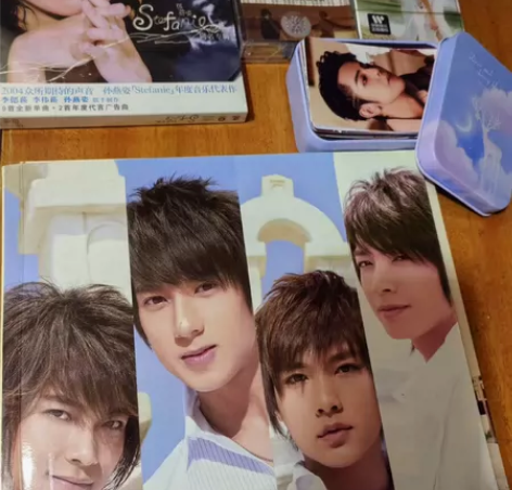 打包出闲置！ 明星周边，都是全新书和cd是...