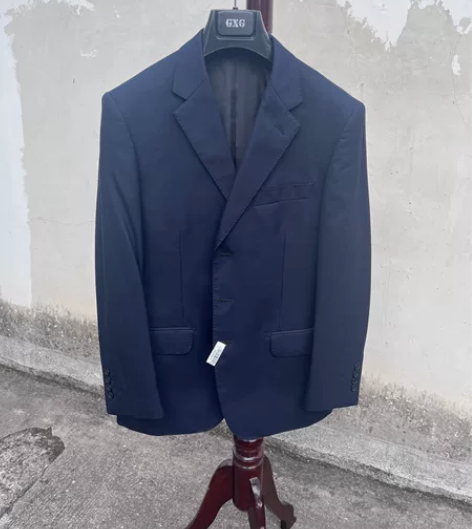 罗蒙男西服，适合170体重120斤左右的穿...