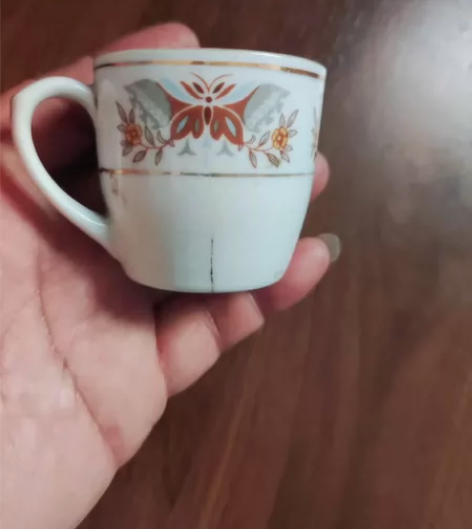 早期景德镇小杯子一个,上边有冲线,老物品,...