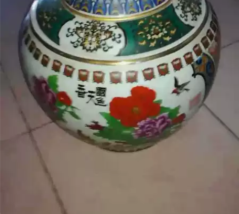 景德镇的花瓶，三十几年前的 感兴趣的，话点...