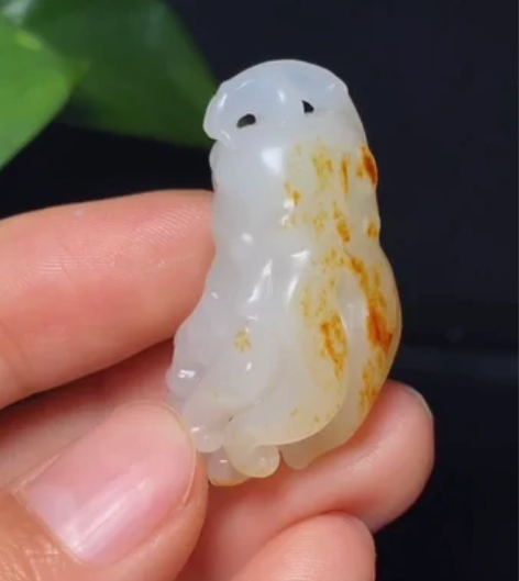 新疆和田玉洒金红皮籽料 佛手 白度1级 细...