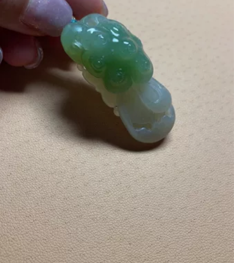 和田玉翠青吊坠，亮光与柔光的完美诠释，突出...