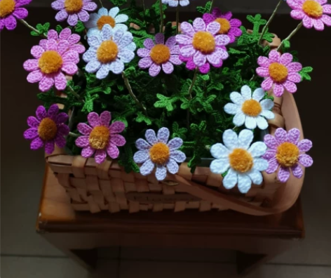 小雏菊钩织手提花篮 成品 感兴趣的话点“我...