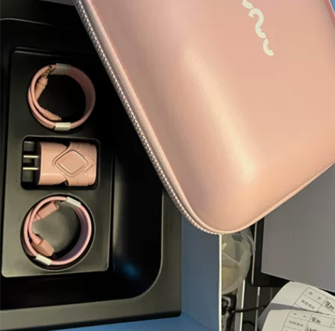 就带过一次 几乎全新 可小刀 大学生在家没...