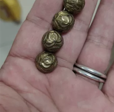 铜扣子，4颗莲花，有鎏金，尺寸1.3cm，...