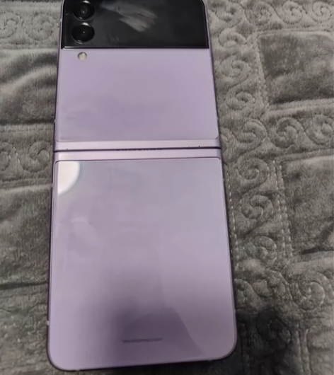 三星zflip 3美版8+128外观还行 ...