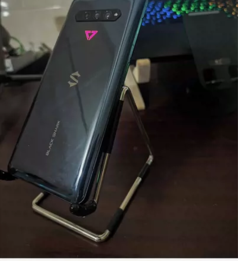 已出 黑鲨4pro 12+256慢出一个黑...