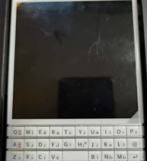 ?95新黑莓护照手机,白色,电池好,无任何...