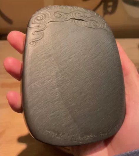 歙砚斋出品 云纹旧歙砚一方（含木盒） 小精...