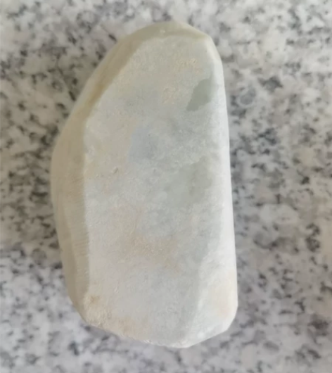 翡翠原石，可当镇纸，当时买翡翠交的学费，当...