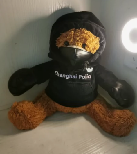 99新黑色拳击熊警熊公仔上海版 实物拍摄。...