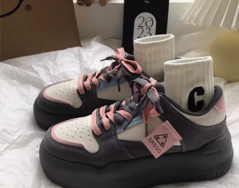 鞋店不开了，每个款式库存不多，便宜清，还有...