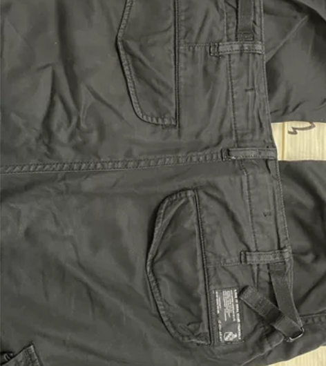 izzue黑色口袋工装裤 购于约伯记便宜出...