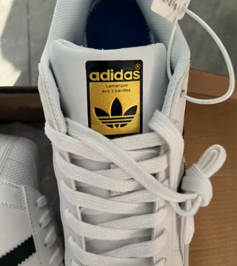 阿迪贝壳鞋  括弧捡漏款 价格120全新4...