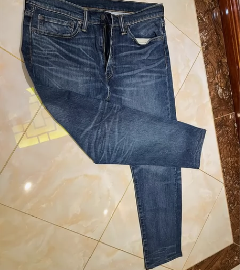 Levis 牛仔裤，男款，9成新，只穿过一...