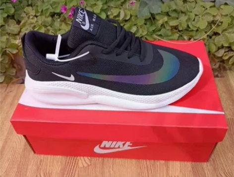 出售全新男女同款nike耐克运动休闲鞋轻便...