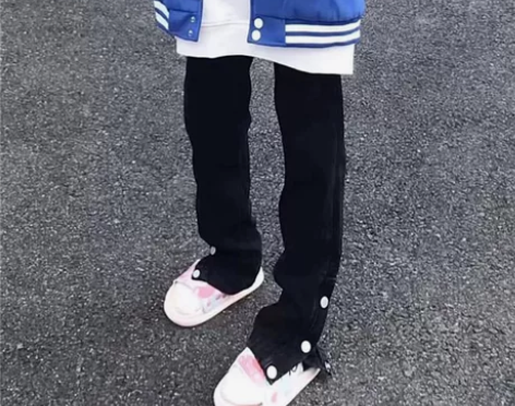 黑色排扣开叉牛仔裤女春秋ins高腰直筒显瘦...