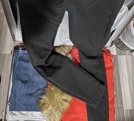 清衣柜实体店购买、黑色薄绒里牛仔裤 感兴趣...