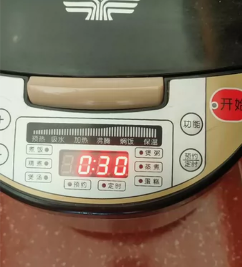 新飞电饭煲3升，九成新功能完好，需要的朋友...