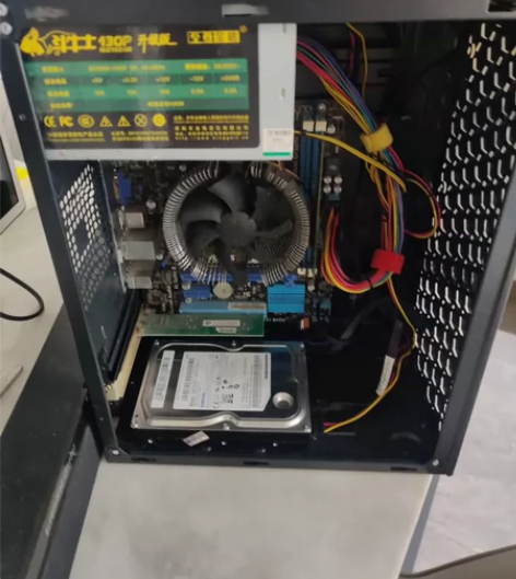 座机电脑,一起打包出,机器包括机箱,CPU...