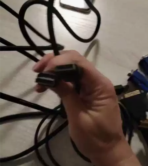 电脑视频线 DP线1根 VGA线2根 DV...