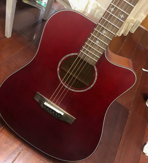 出二手吉他，买来了用过一个假期就没拿出来过...