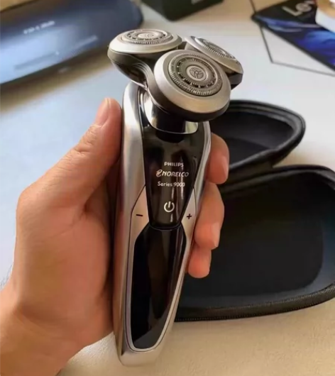 飞利浦电动剃须刀9系 成色全新，买了不到一...