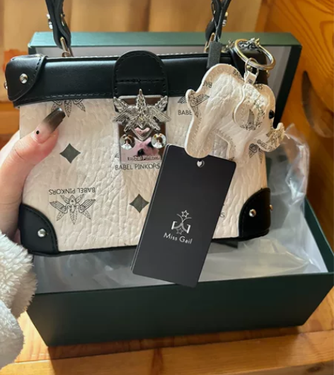 皮质女包 全新 去年生日朋友送的，压箱底忘...