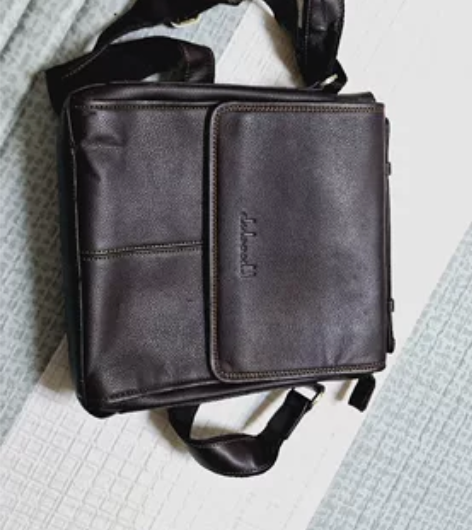 都宝路真皮男士单肩斜挎包，两个，九五新，照...
