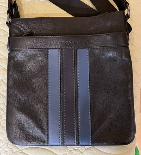 Coach男士跨包，真皮，9新，背的少，闲...