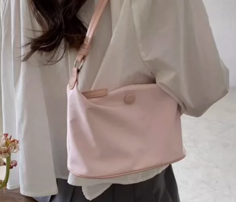 婴儿粉尼龙布腋下包单肩手提韩国ins同款轻...