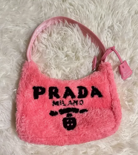 P家粉色斜挎 感兴趣的话点“我想要”和我私...