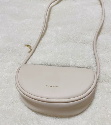 九成新皮质斜挎包 没背过几次，外面轻微脏，...