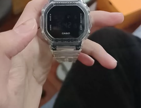 卡西欧小方块透明表带喜欢的来 感兴趣的话点...
