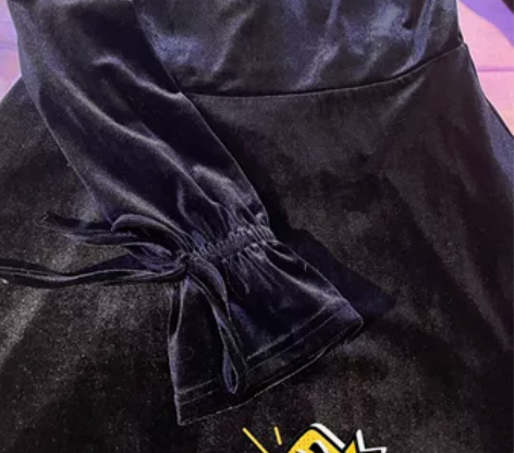 全新M码，丝绒气质连衣裙。拉夏贝尔 感兴趣...