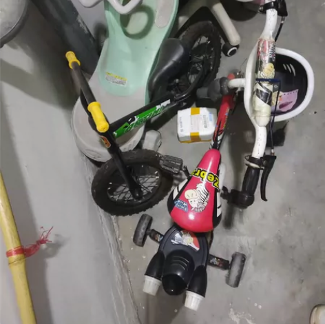 三个儿童小车共30，滑步车比较新，一年到头...