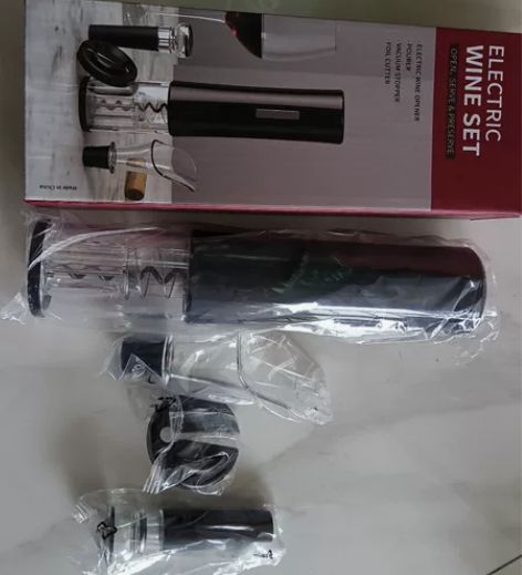 电动红酒开瓶器，图件套。全新 感兴趣的话点...
